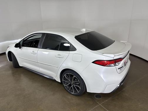 Blizzard Pearl 2021 Toyota Corolla SE