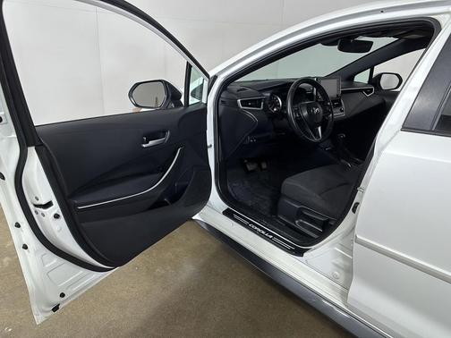 Blizzard Pearl 2021 Toyota Corolla SE