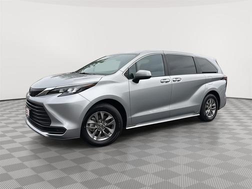Celestial Silver Metallic 2025 Toyota Sienna LE