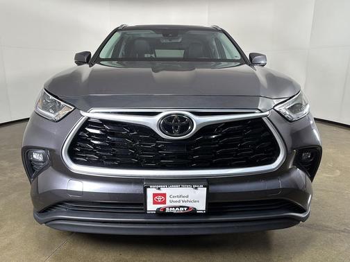 Magnetic Gray Metallic 2021 Toyota Highlander XLE