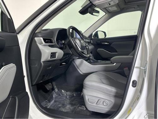 2023 Toyota Highlander Hybrid XLE