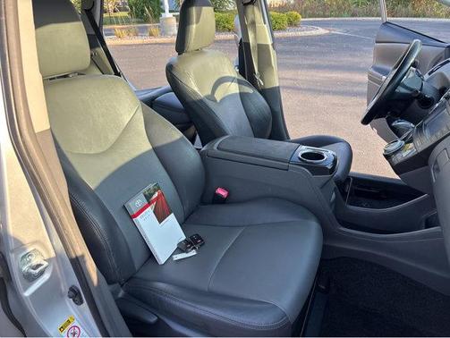 2014 Toyota Prius v Five