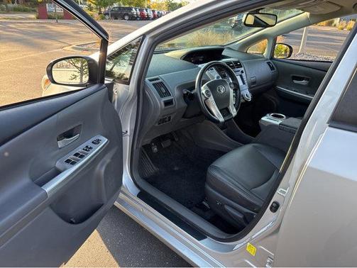 2014 Toyota Prius v Five
