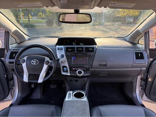 2014 Toyota Prius v Five