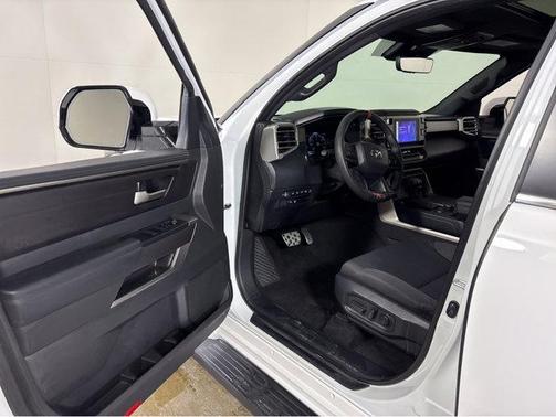 2025 Toyota Sequoia SR5