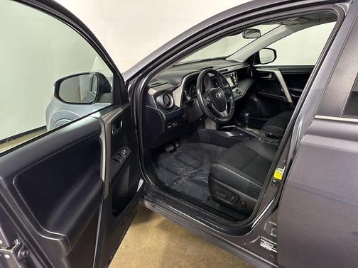 Magnetic Gray Metallic 2018 Toyota RAV4 XLE
