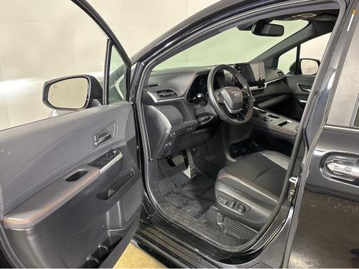 2022 Toyota Sienna XSE 7 Passenger