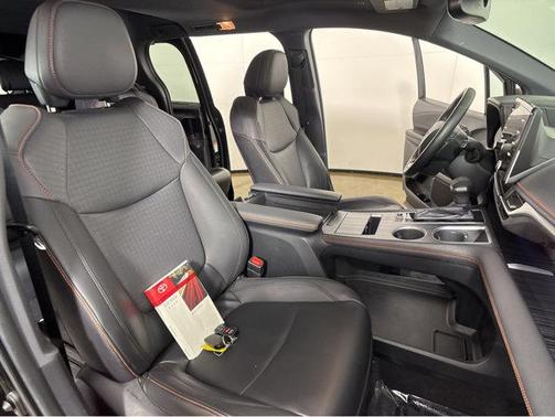 2022 Toyota Sienna XSE 7 Passenger