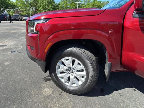 Cardinal Red Metallic Tricoat 2022 Nissan Frontier SV