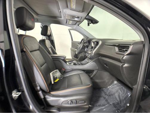 2022 GMC Acadia AWD AT4