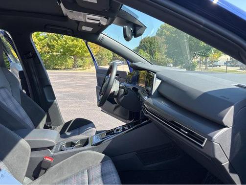 2023 Volkswagen Golf GTI 2.0T SE DSG