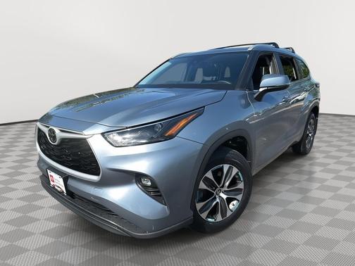 Moon Dust 2024 Toyota Highlander XLE