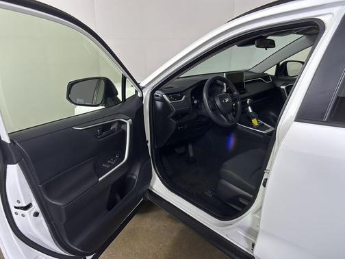 Ice Cap 2025 Toyota RAV4 Hybrid LE
