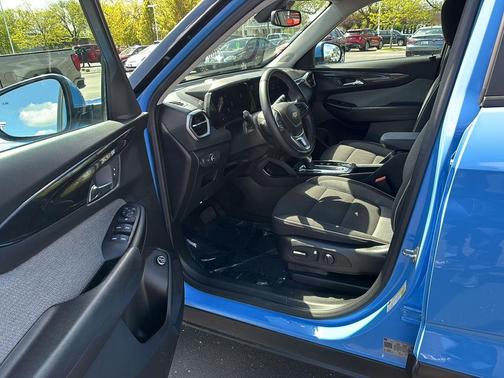 Fountain Blue 2024 Chevrolet Trailblazer LT