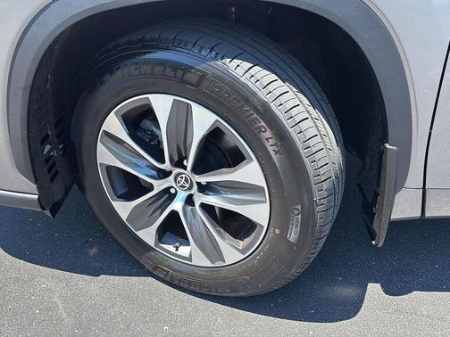 Heavy Metal 2025 Toyota Highlander XLE