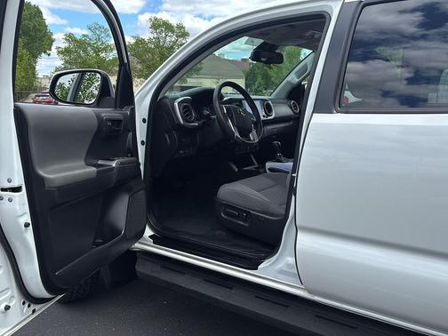 Ice Cap 2023 Toyota Tacoma SR5