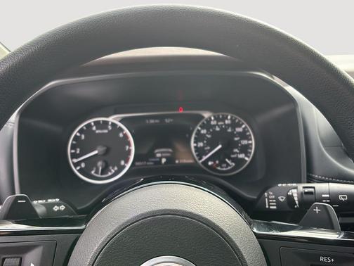 Brilliant Silver Metallic 2023 Nissan Rogue SV