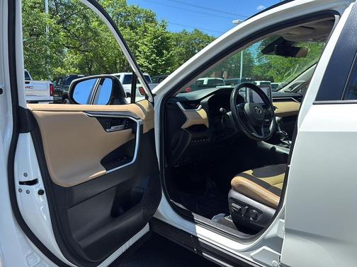 Blizzard Pearl 2021 Toyota RAV4 Limited