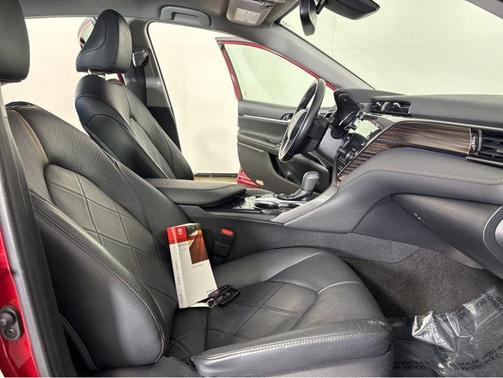 2019 Toyota Camry Hybrid XLE