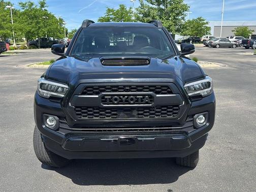Midnight Black Metallic 2022 Toyota Tacoma TRD Sport