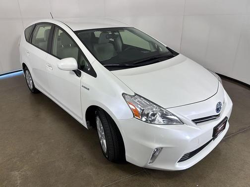 Blizzard Pearl 2014 Toyota Prius v Three