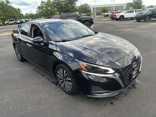 Super Black 2023 Nissan Altima 2.5 SV