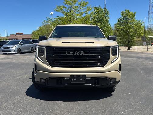 Desert Sand Metallic 2022 GMC Sierra 1500 Elevation