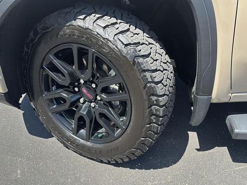 Desert Sand Metallic 2022 GMC Sierra 1500 Elevation