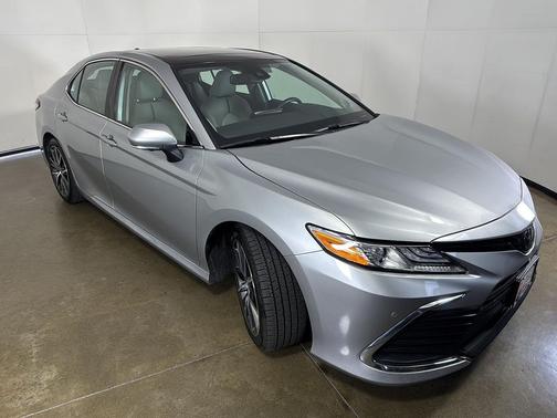 Celestial Silver Metallic 2023 Toyota Camry XLE