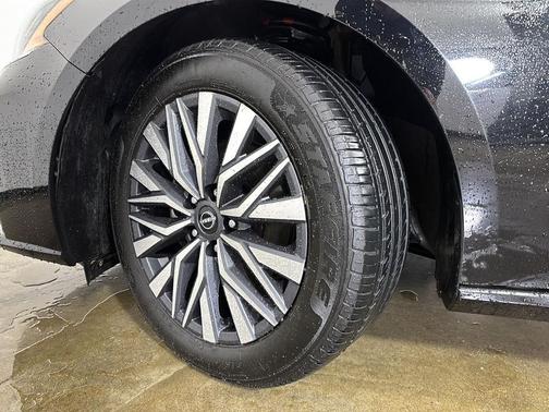 Super Black 2023 Nissan Altima 2.5 SV