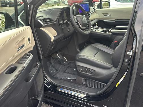 Midnight Black Metallic 2025 Toyota Sienna Platinum