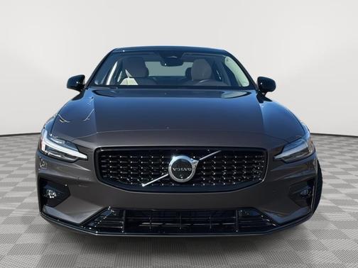 2024 Volvo S60 B5 Plus Dark Theme