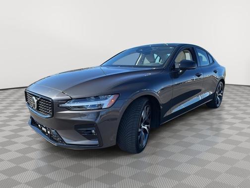 2024 Volvo S60 B5 Plus Dark Theme
