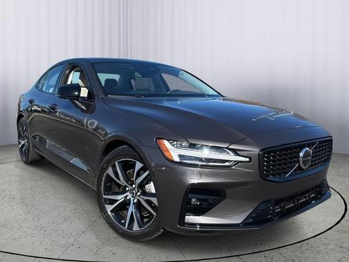 2024 Volvo S60 B5 Plus Dark Theme