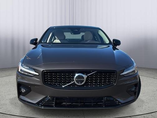 2024 Volvo S60 B5 Plus Dark Theme