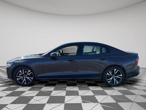 2024 Volvo S60 B5 Plus Dark Theme