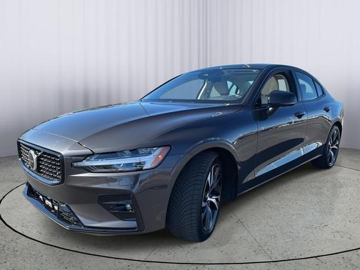 2024 Volvo S60 B5 Plus Dark Theme