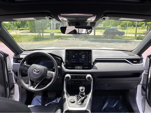 2022 Toyota RAV4 Hybrid SE