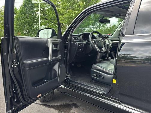 Midnight Black Metallic 2018 Toyota 4Runner Limited