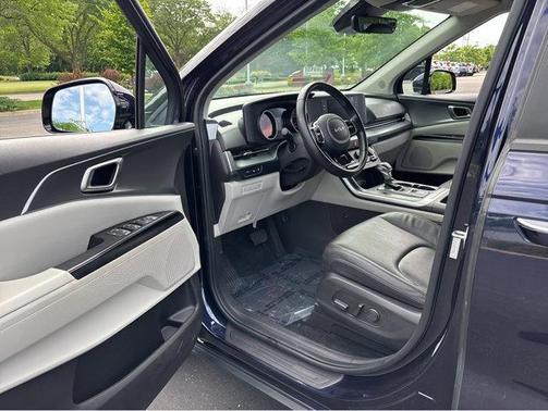 2023 Kia Carnival LX