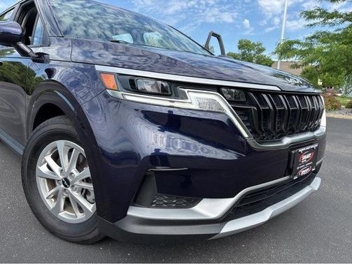 2023 Kia Carnival LX
