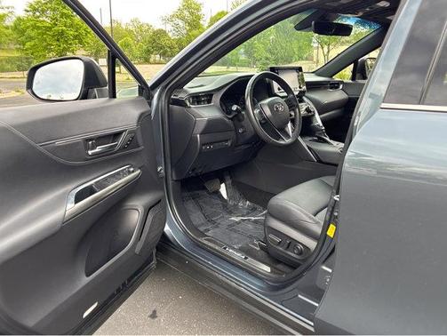 2022 Toyota Venza XLE