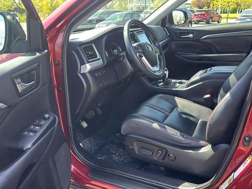 Salsa Red Pearl 2019 Toyota Highlander SE
