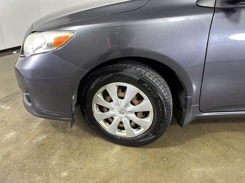 Magnetic Gray Metallic 2009 Toyota Corolla LE