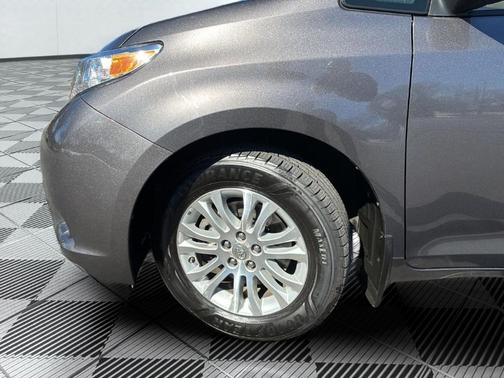 2012 Toyota Sienna XLE
