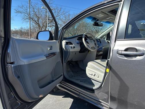 2012 Toyota Sienna XLE