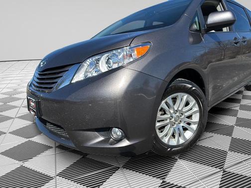 2012 Toyota Sienna XLE