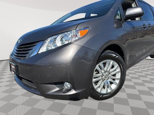 2012 Toyota Sienna XLE
