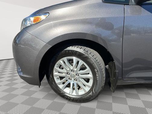 2012 Toyota Sienna XLE