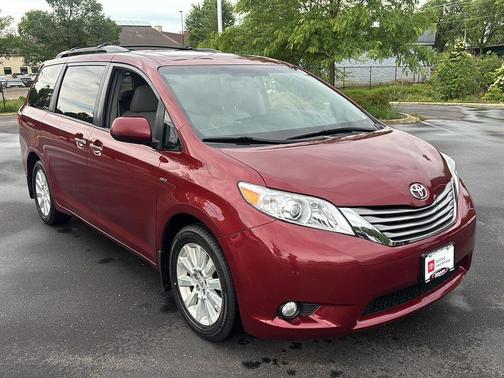 Salsa Red Pearl 2017 Toyota Sienna XLE
